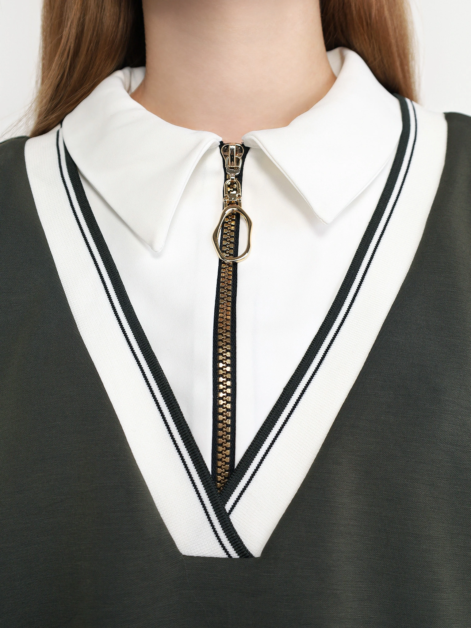 Джемпер зеленого цвета прямого кроя